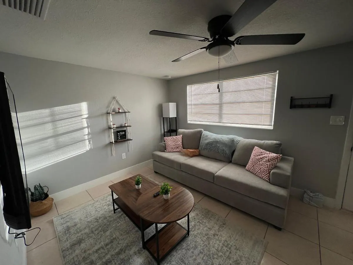 Bohemian 1 Bedroom- Minutes From Busch Gardens Tampa